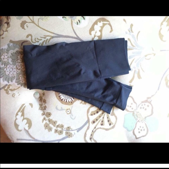 Lululemon size 4 new without tag - Picture 4 of 6